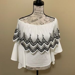 Jacaranda White And Black Off The Shoulder Top Size Medium